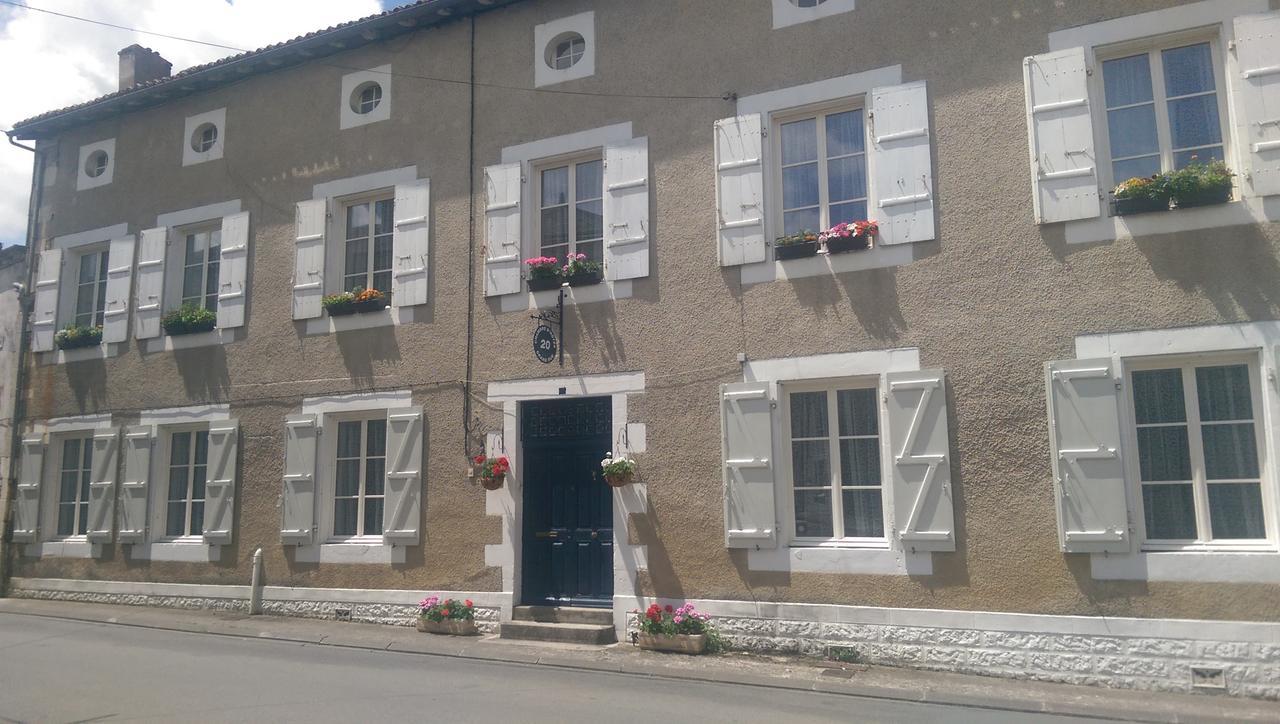Vingt Grand Rue Bed and Breakfast Champagne-Mouton Εξωτερικό φωτογραφία